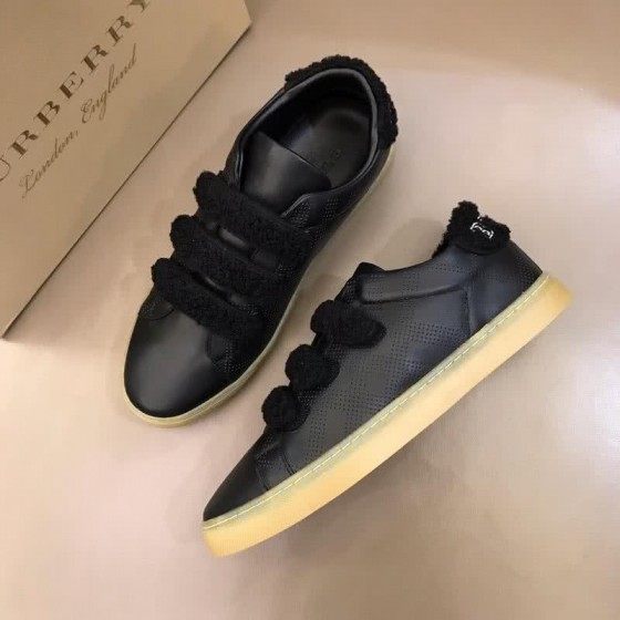 Burberry Fashion Comfortable Shoes Cowhide Black And Yellow Men