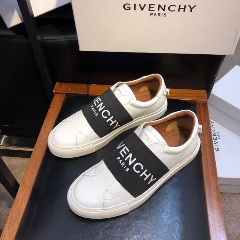 Givenchy Sneakers White And Black Men 3