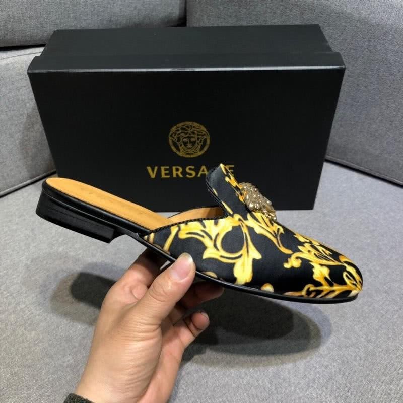 Versace Latest Cowhide  Pattern Slippers Black And Yellow Men 2