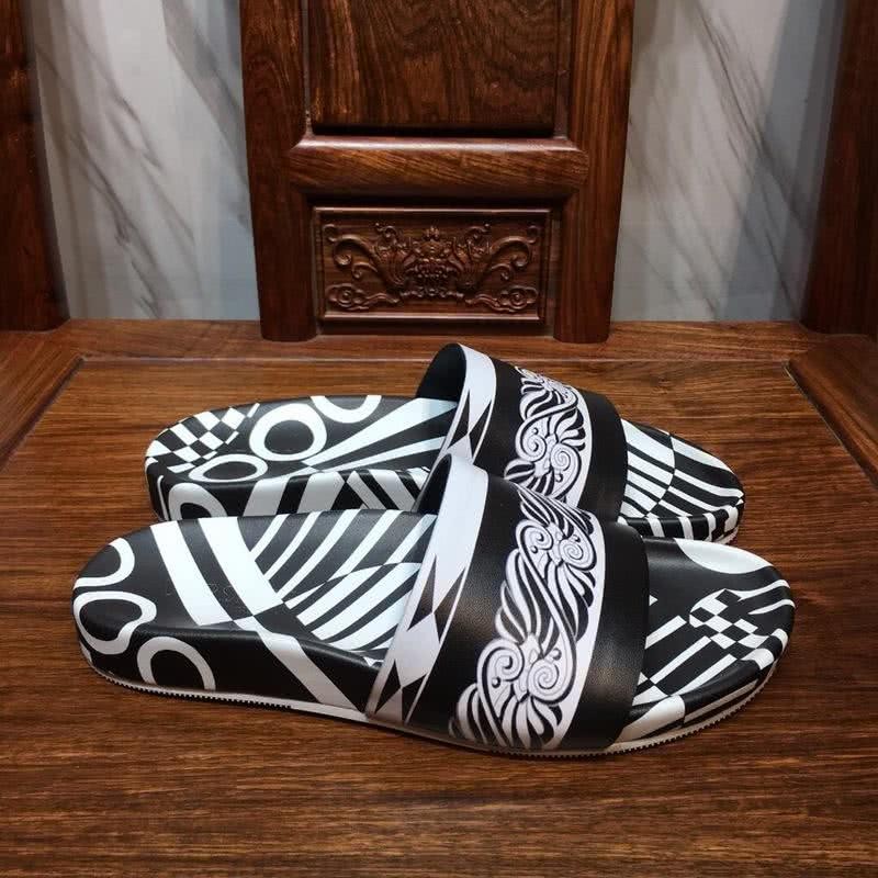 Versace Top Quality Cowhide Slippers Black And White Men 1