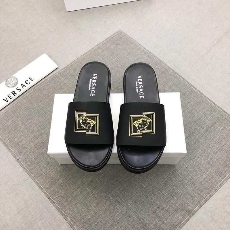 Versace Top Quality Slippers Black And Gold Men 1