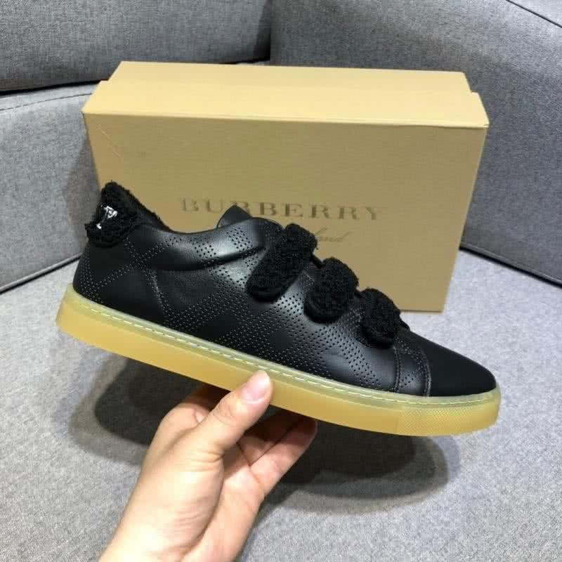 Burberry Fashion Comfortable Shoes Cowhide Black And Yellow Men 2