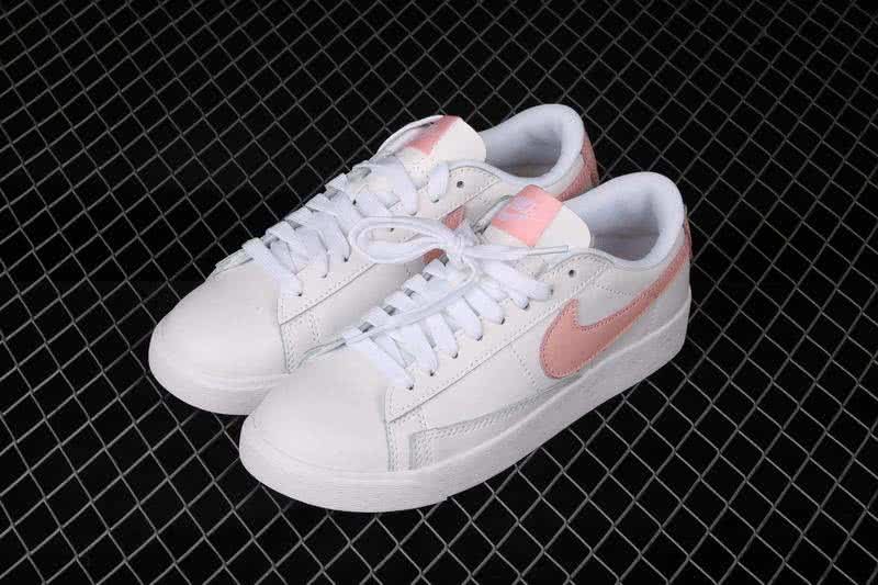 Nike Blazer Sneakers Low White Pink Women 1