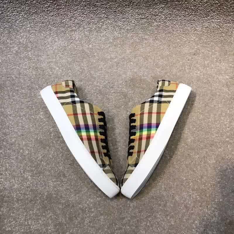 Burberry Fashion Comfortable Shoes Cowhide Yellow And White Men 7