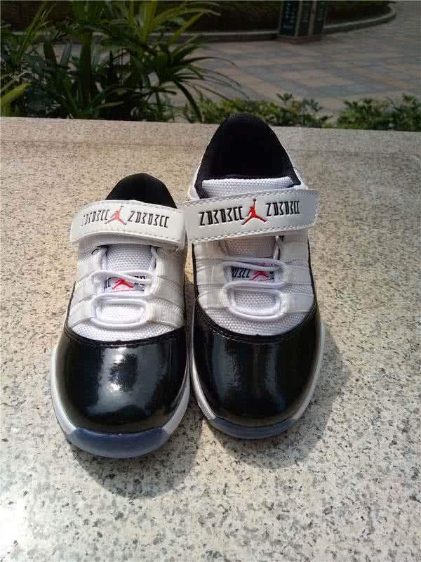 Air Jordan 11 Kids Black And White 3