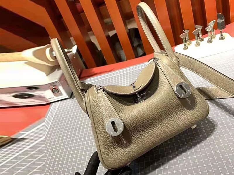 Hermes Mini Lindy Taurillon Clemence 20 Gold Hardware Grey 2